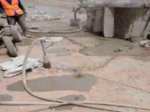 普陀水泥混凝土路面板底注浆技术 路面脱空注浆整治方案