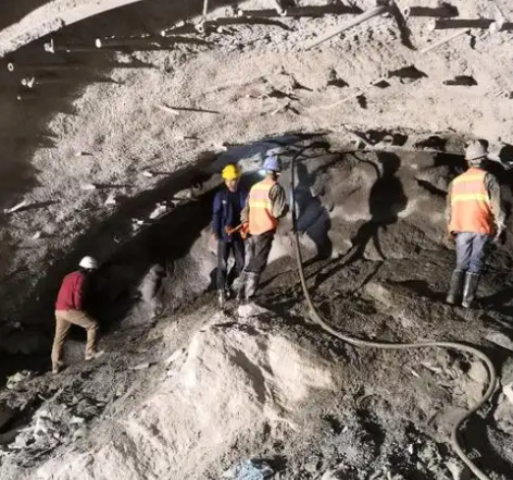 普陀拱顶带模注浆料的施工流程及注意事项